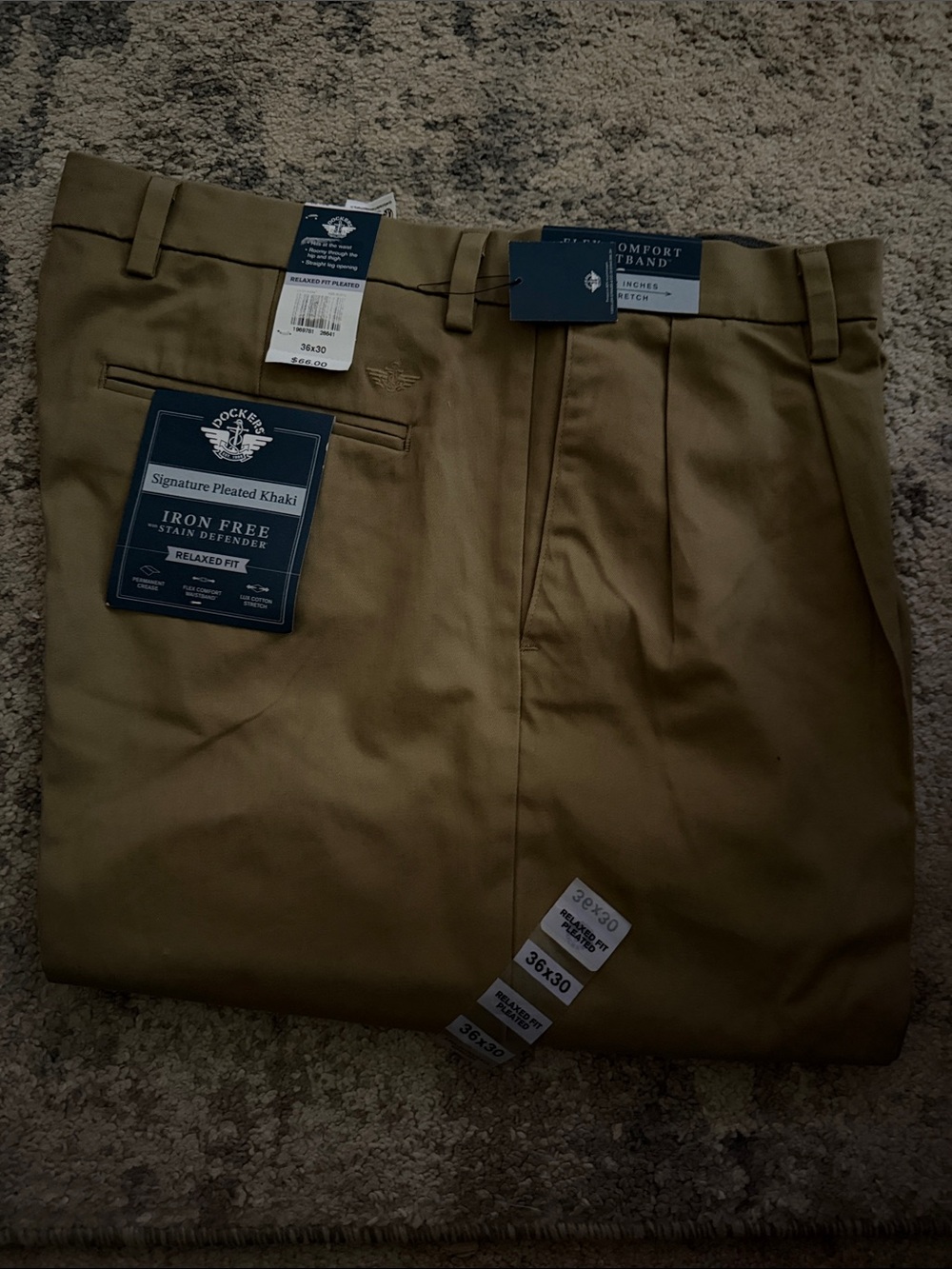 Dockers Signature Pleated Khaki Pants - Khaki 36/30 Men’s